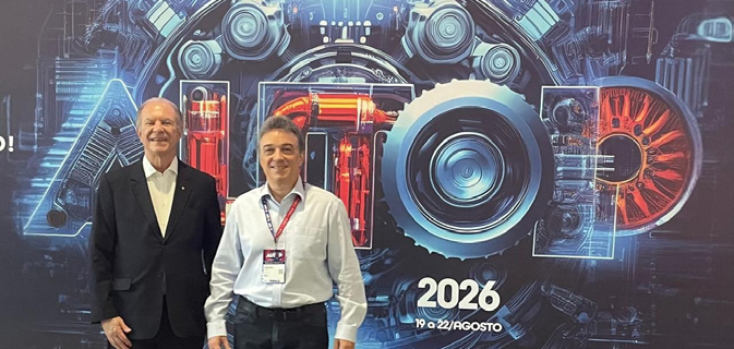 Legenda foto: José Laguna, presidente do CONAREM, e Orlando Merluzzi, gestor do MBCB, durante o evento AUTOP 2024